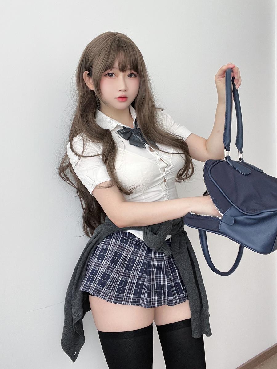 是依酱呀 No.070 – 学姐的日常 [35P 3V]-道友图库