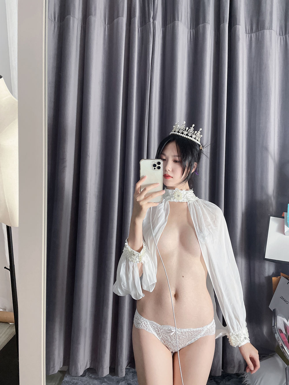 抖娘-利世 No.075-1月微密圈 – 小蝴蝶乳贴 [9P 1V]-道友图库